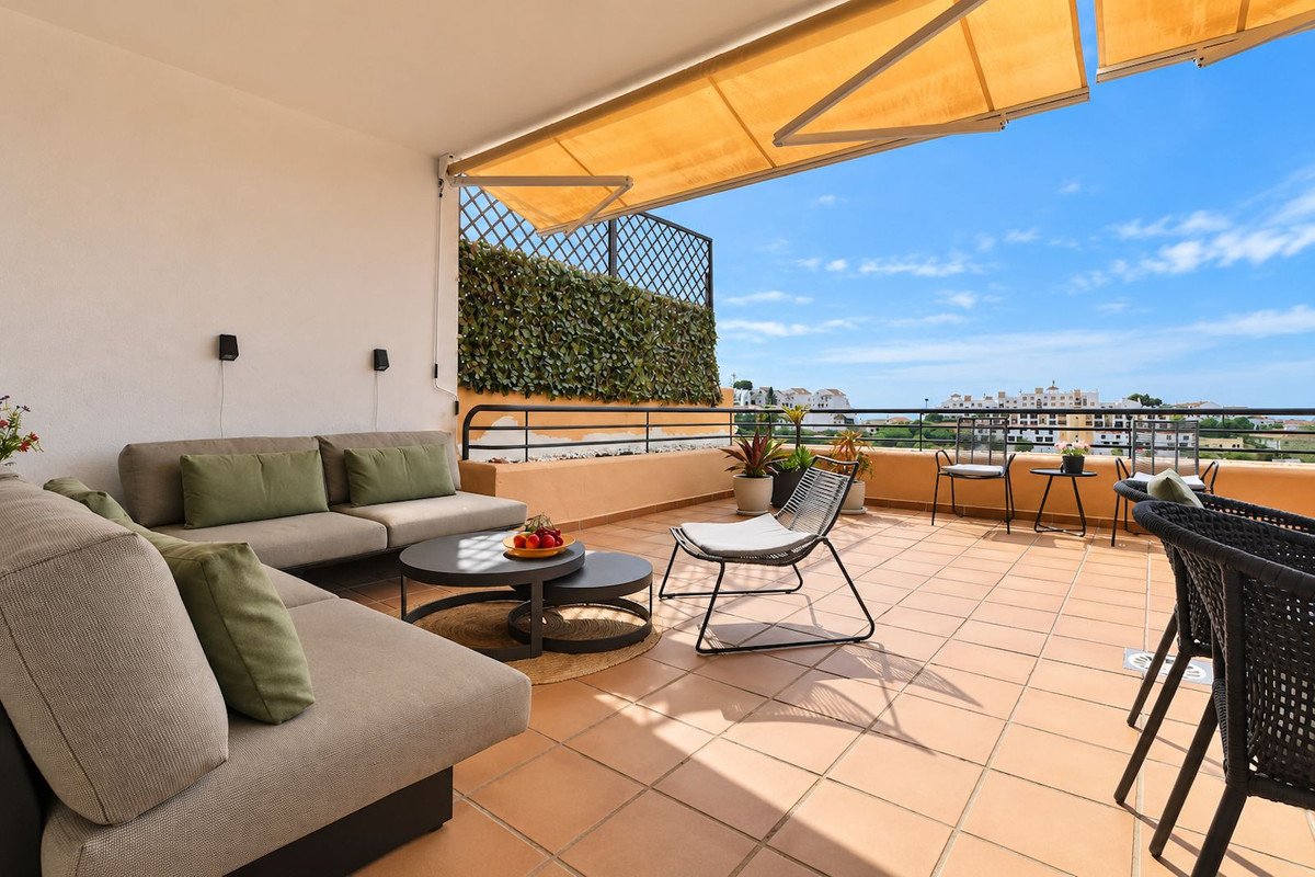 2 Bed Middle Floor Apartment in Riviera del Sol