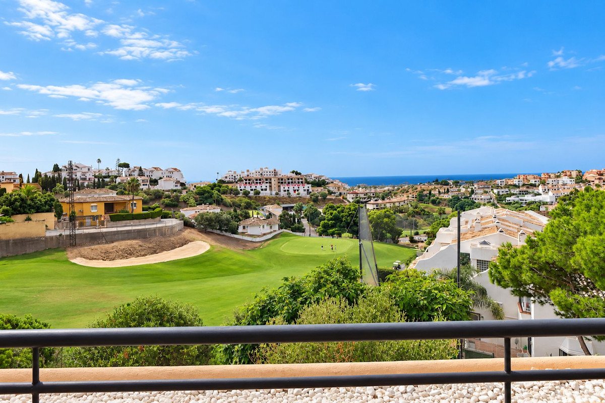 2 Bed Middle Floor Apartment in Riviera del Sol