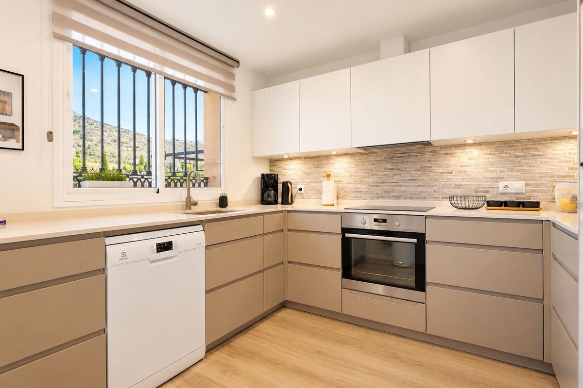 2 Bed Middle Floor Apartment in Riviera del Sol