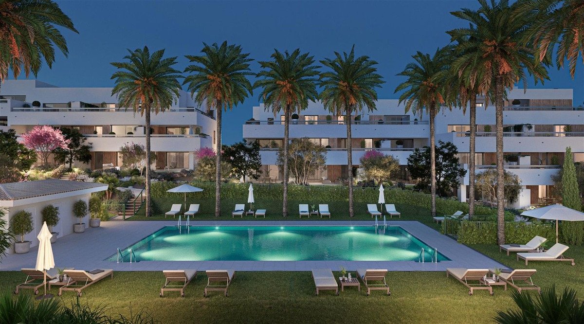 2 Bed Middle Floor Apartment in Estepona