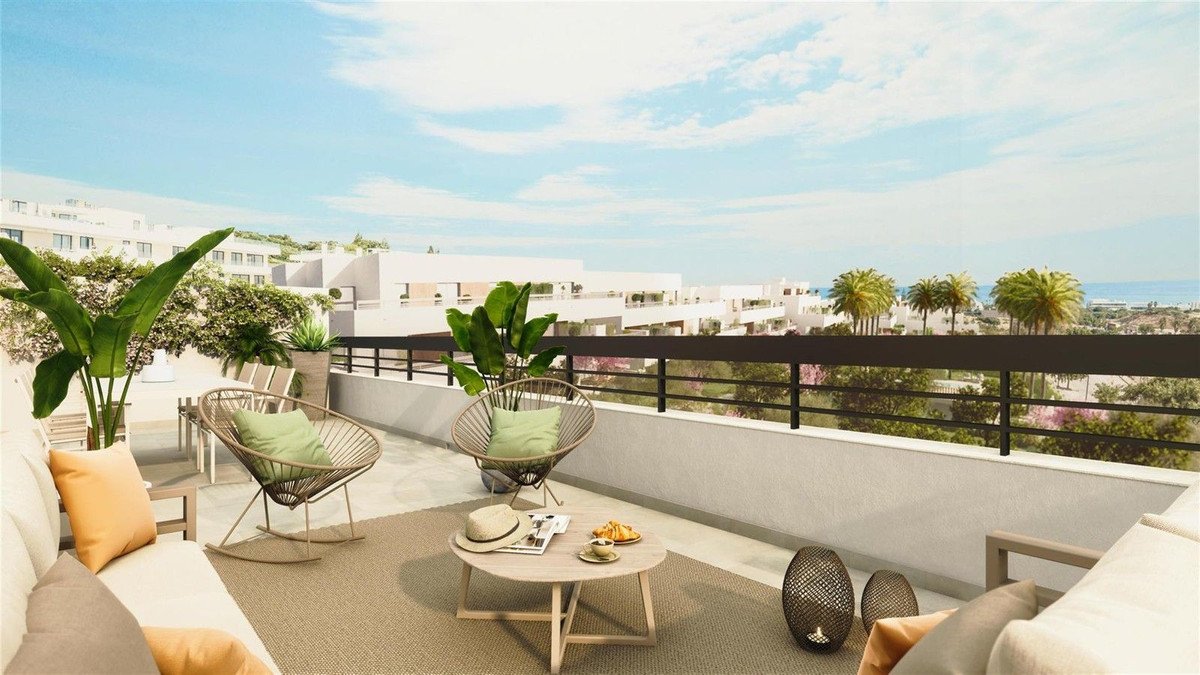 2 Bed Middle Floor Apartment in Estepona