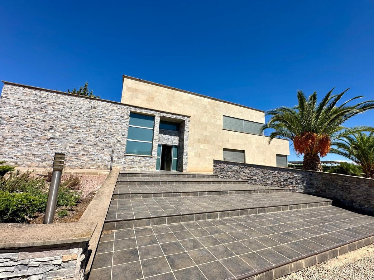 5 Bed Detached Villa in Yecla