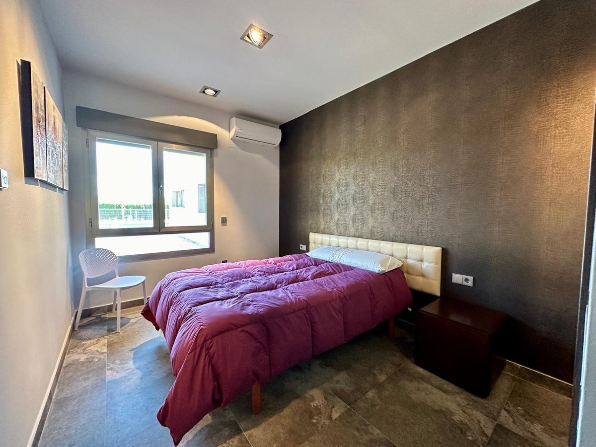5 Bed Detached Villa in Yecla