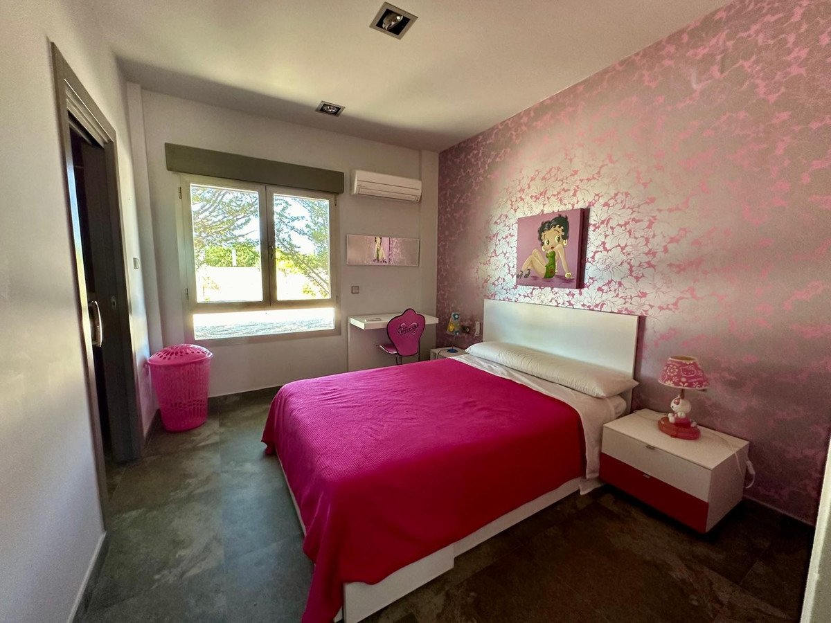 5 Bed Detached Villa in Yecla