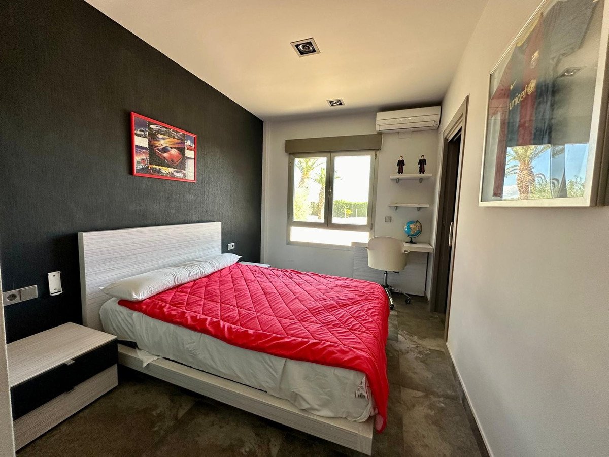 5 Bed Detached Villa in Yecla
