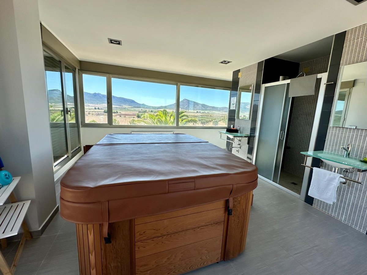 5 Bed Detached Villa in Yecla