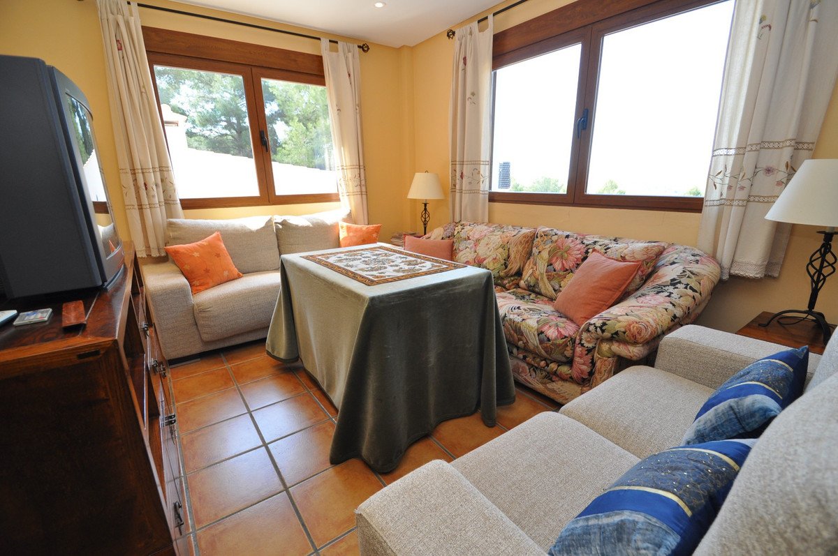 5 Bed Detached Villa in Castalla