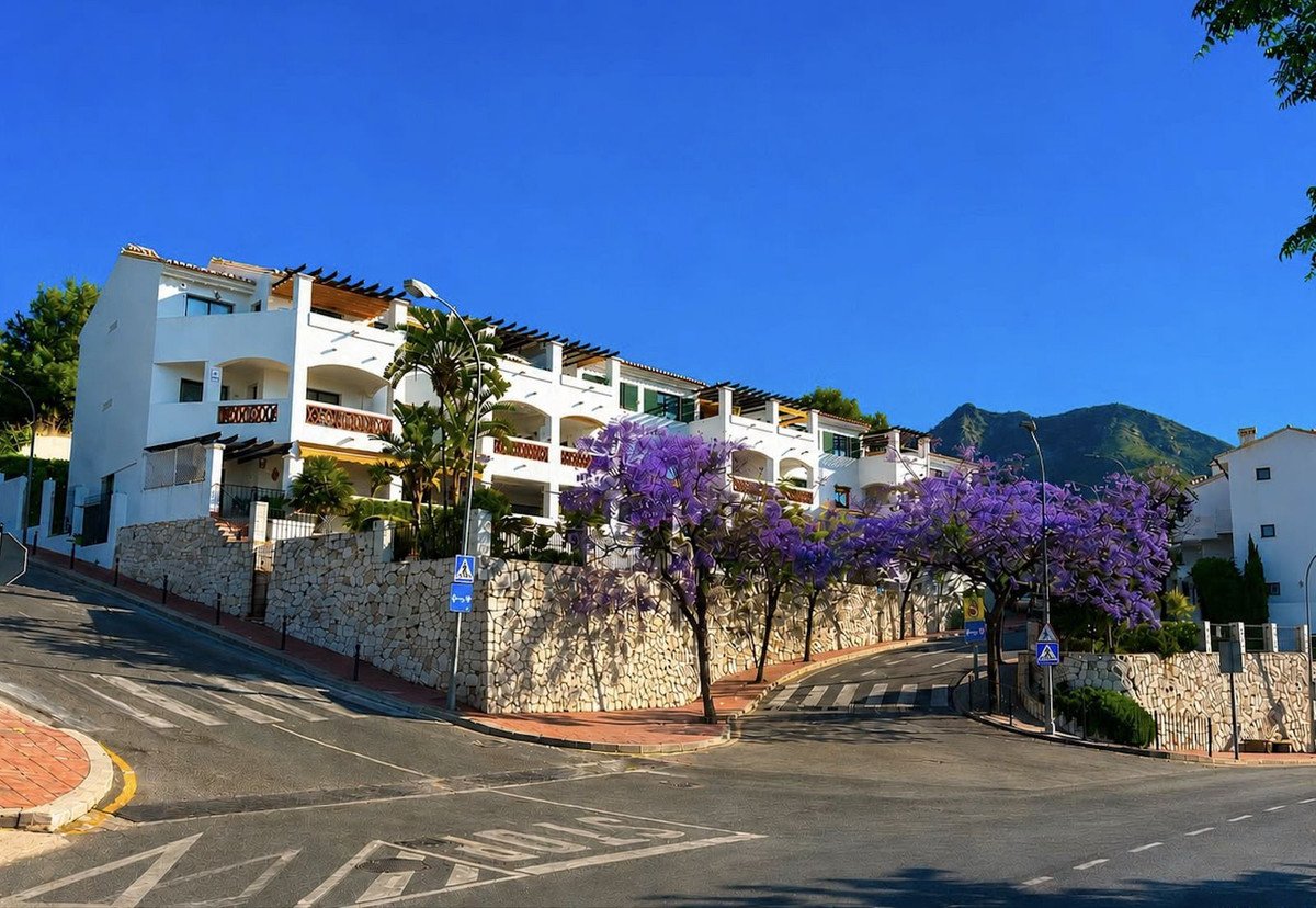 3 Bed Middle Floor Apartment in Benalmadena Pueblo