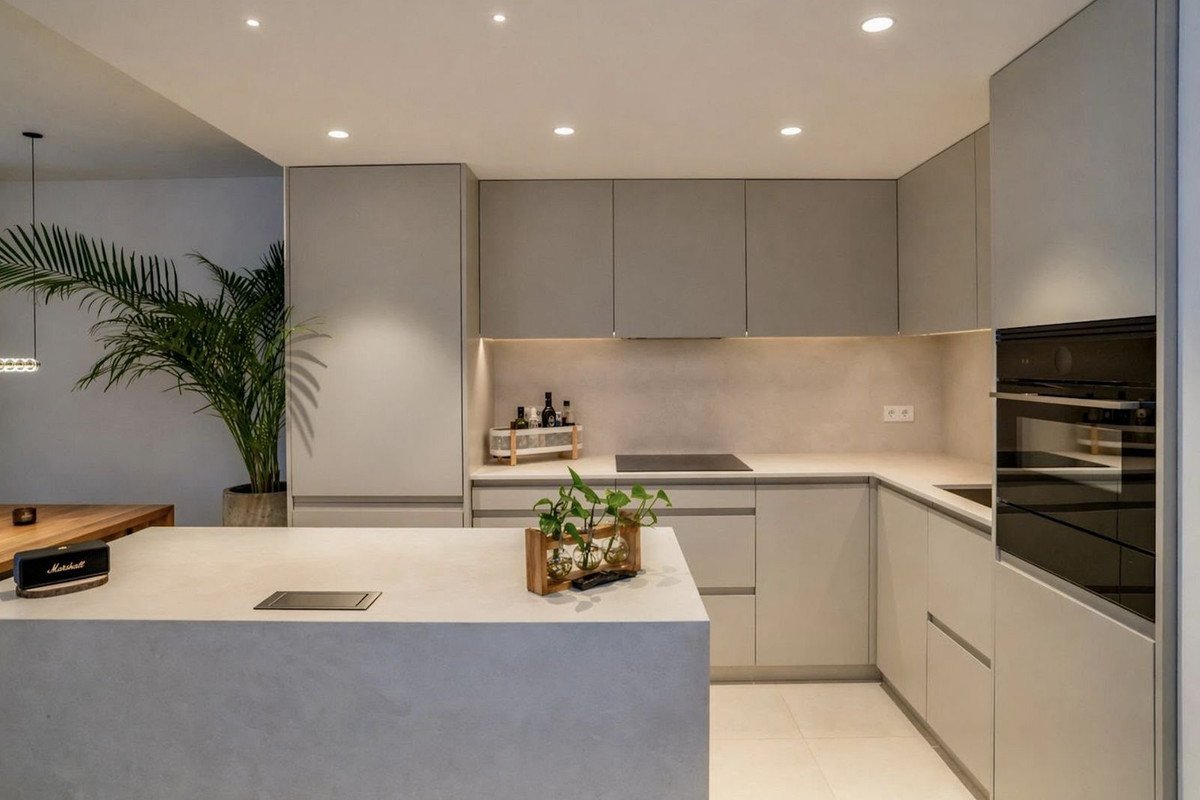 3 Bed Middle Floor Apartment in Benalmadena Pueblo