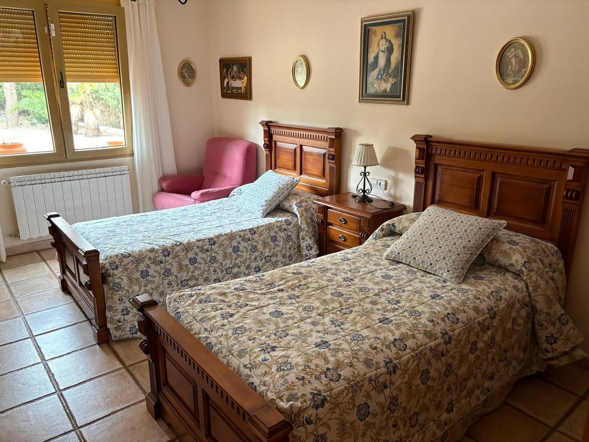 6 Bed Detached Villa in Yecla