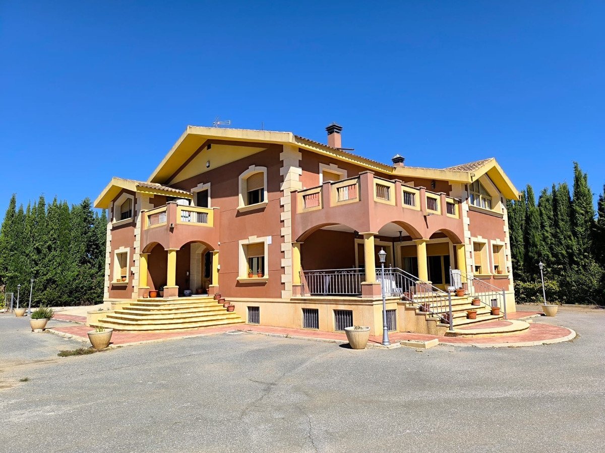 6 Bed Detached Villa in Yecla