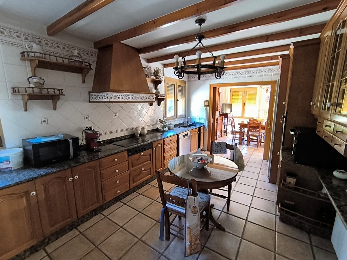 6 Bed Detached Villa in Yecla