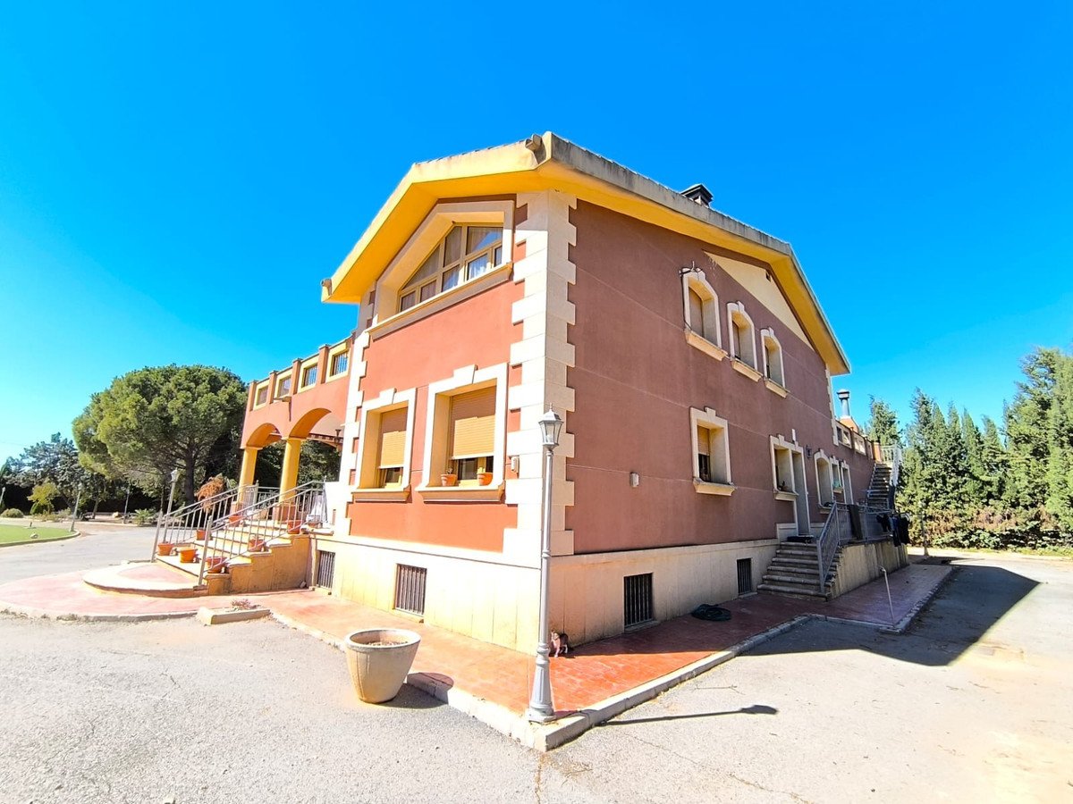 6 Bed Detached Villa in Yecla