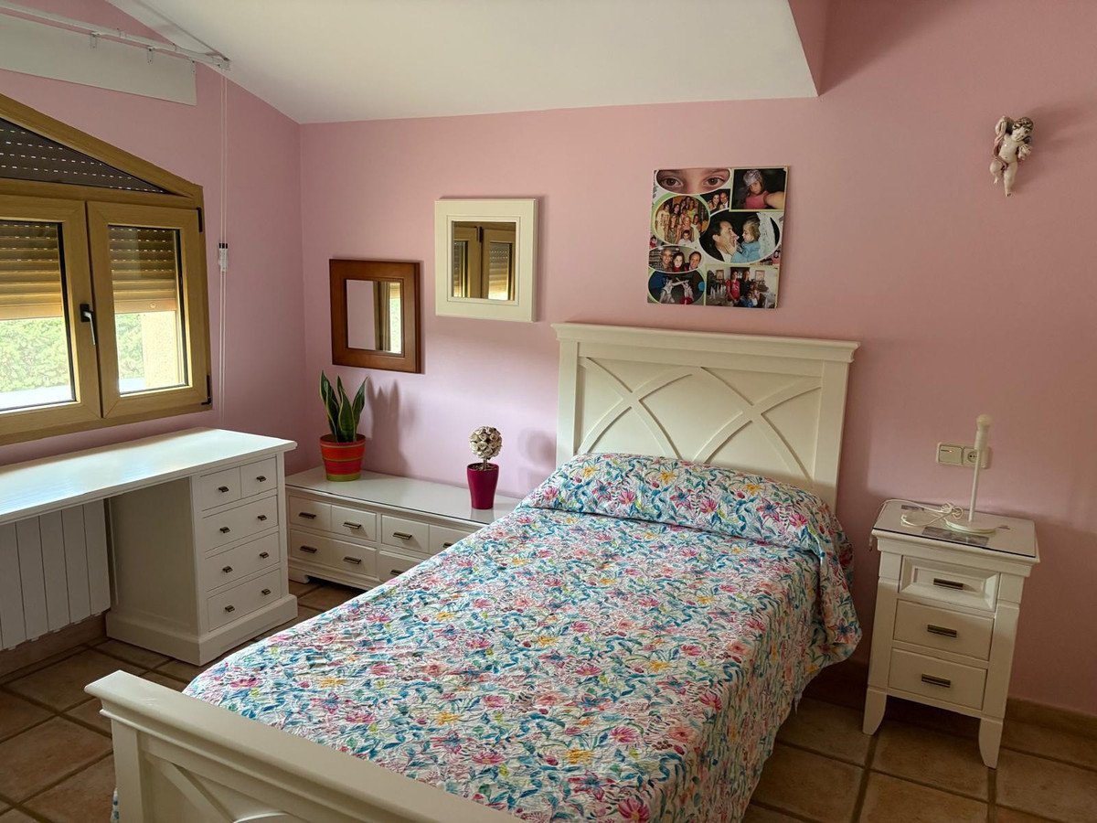 6 Bed Detached Villa in Yecla