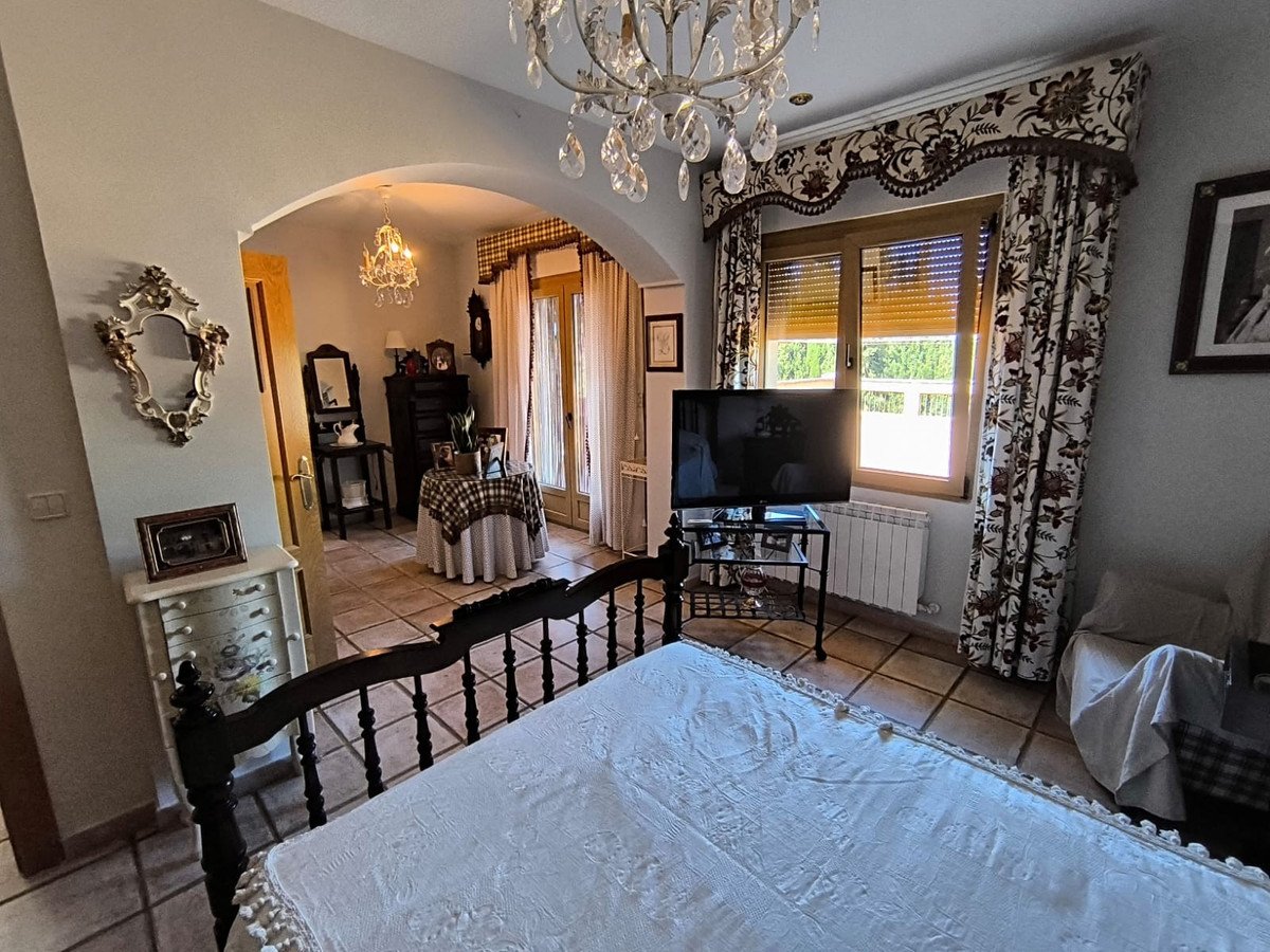 6 Bed Detached Villa in Yecla
