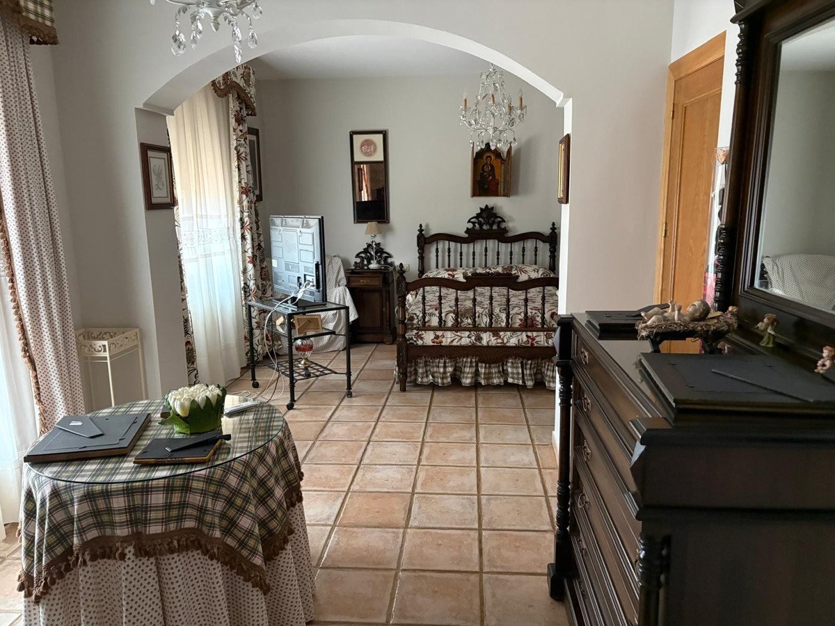 6 Bed Detached Villa in Yecla