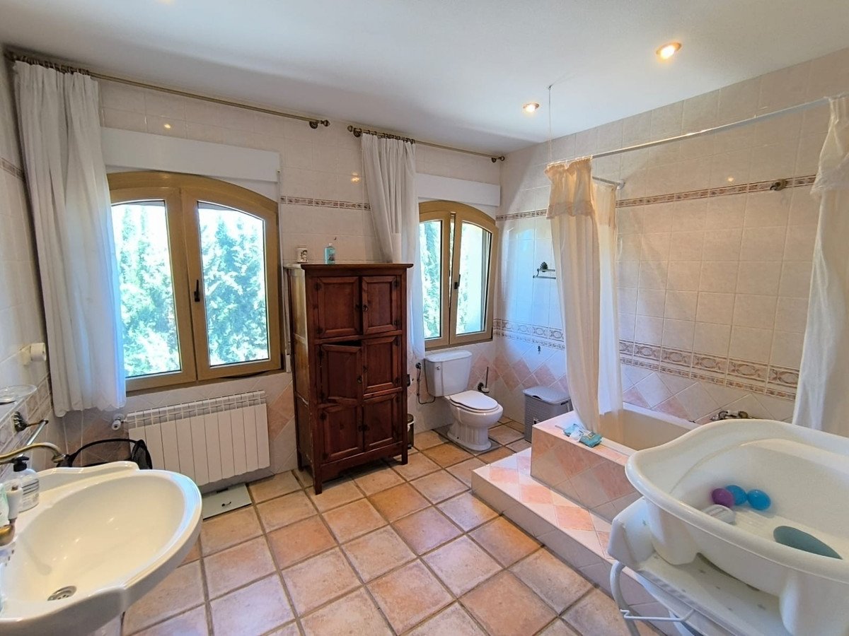 6 Bed Detached Villa in Yecla