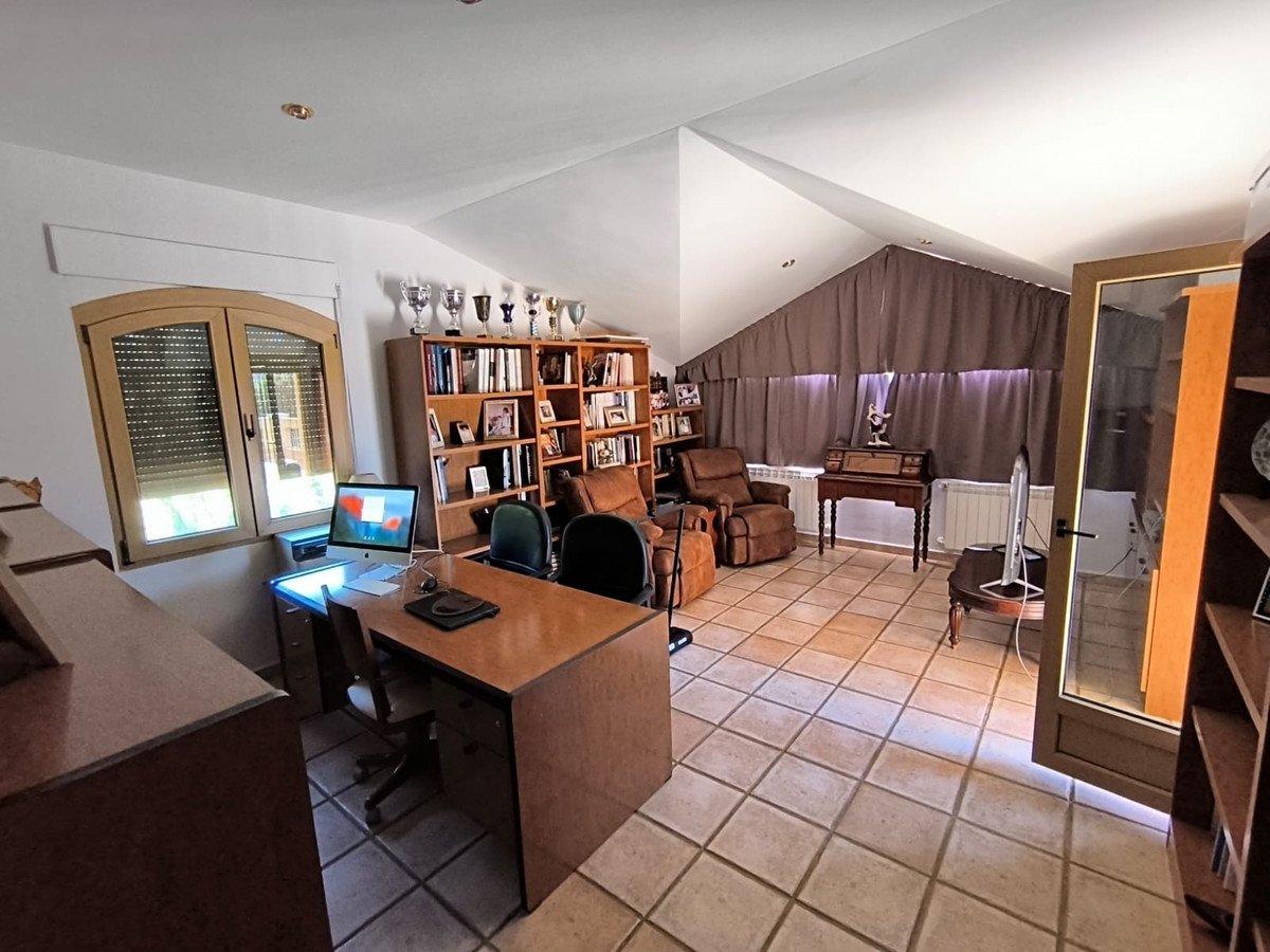 6 Bed Detached Villa in Yecla