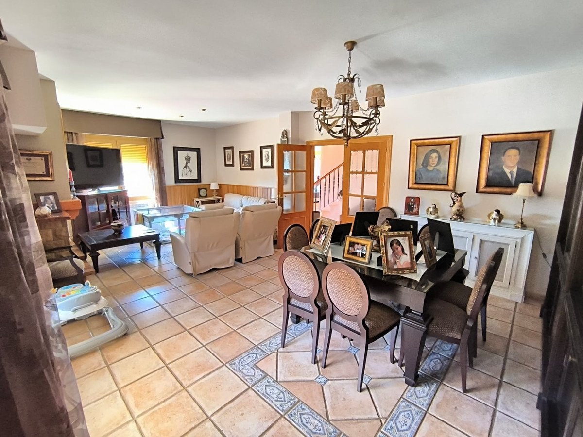 6 Bed Detached Villa in Yecla