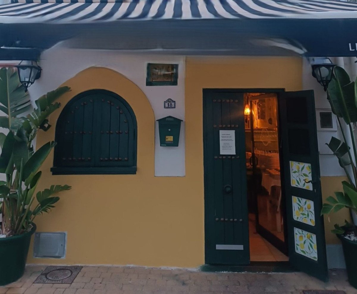 2 Bed Restaurant in Estepona