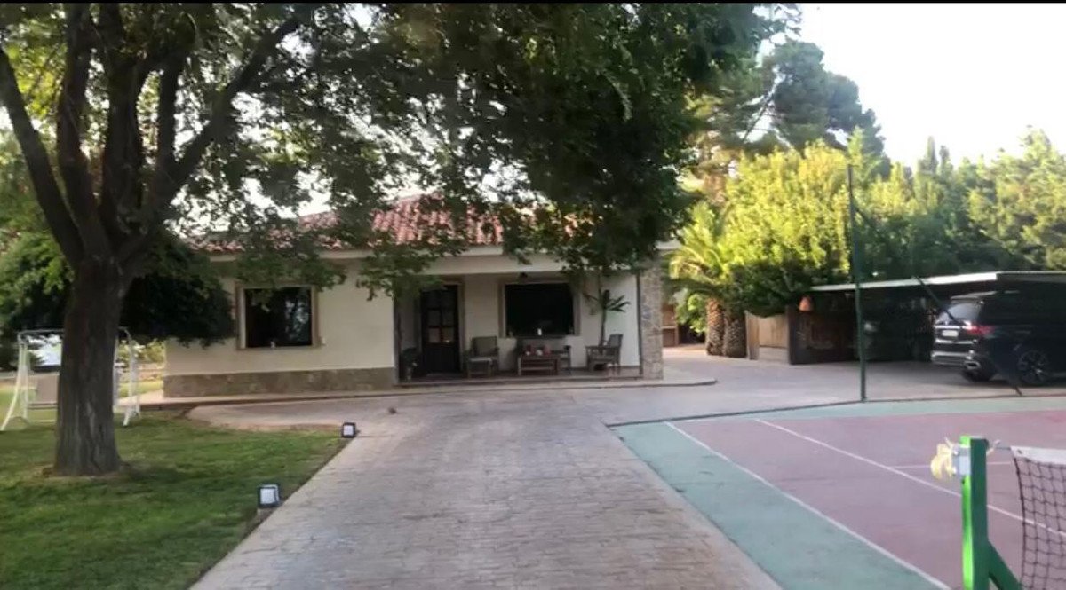4 Bed Detached Villa in Elda