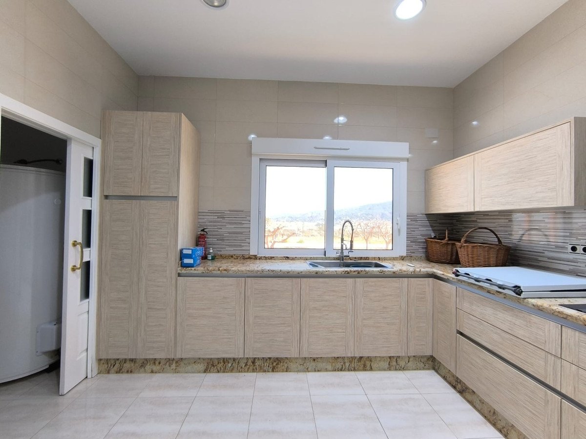 4 Bed Detached Villa in Pinoso