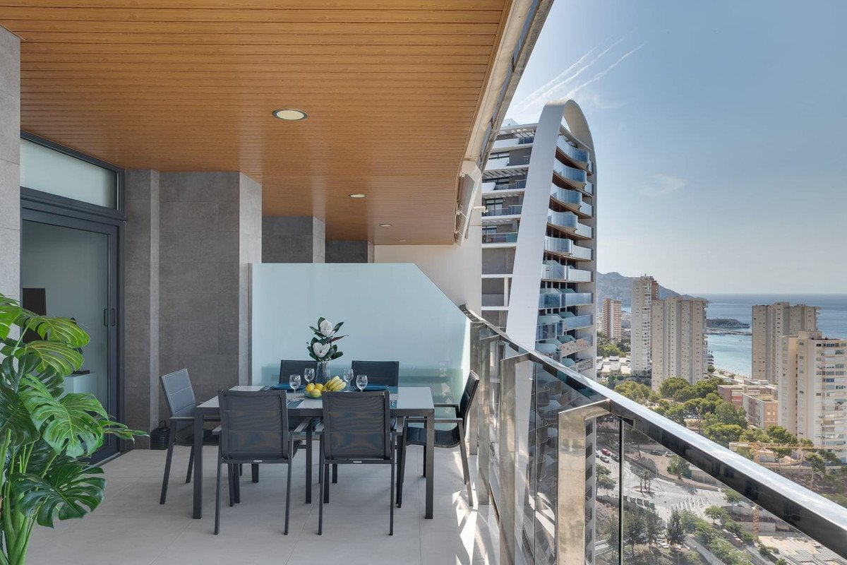 2 Bed Middle Floor Apartment in Benidorm