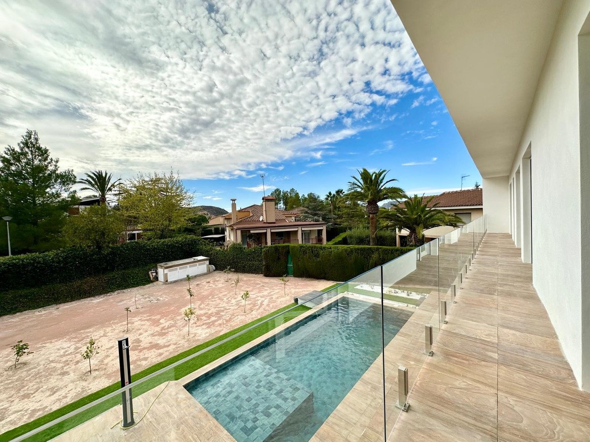 5 Bed Detached Villa in Petrer