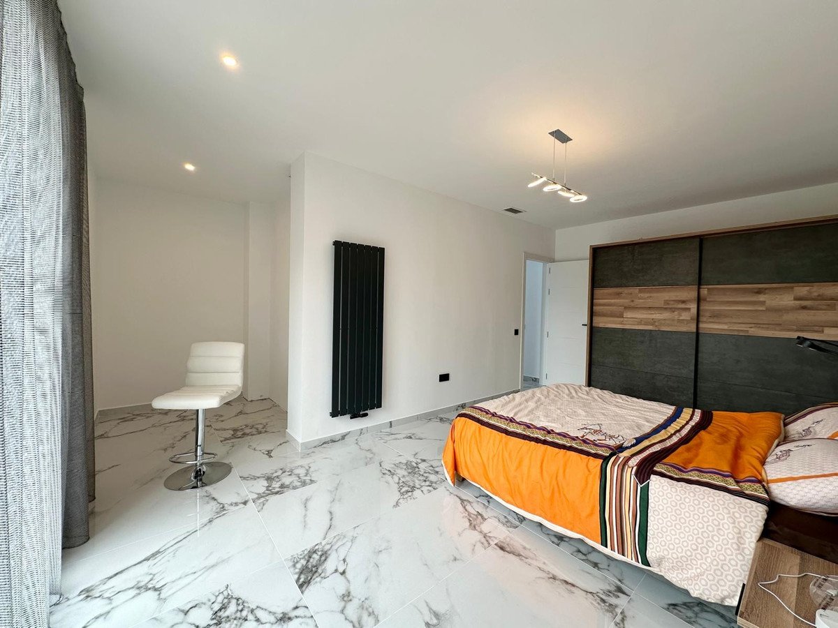 5 Bed Detached Villa in Petrer