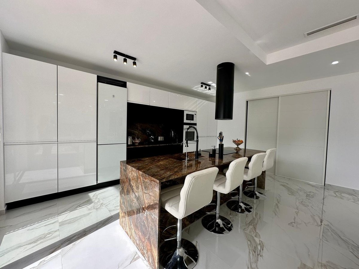 5 Bed Detached Villa in Petrer