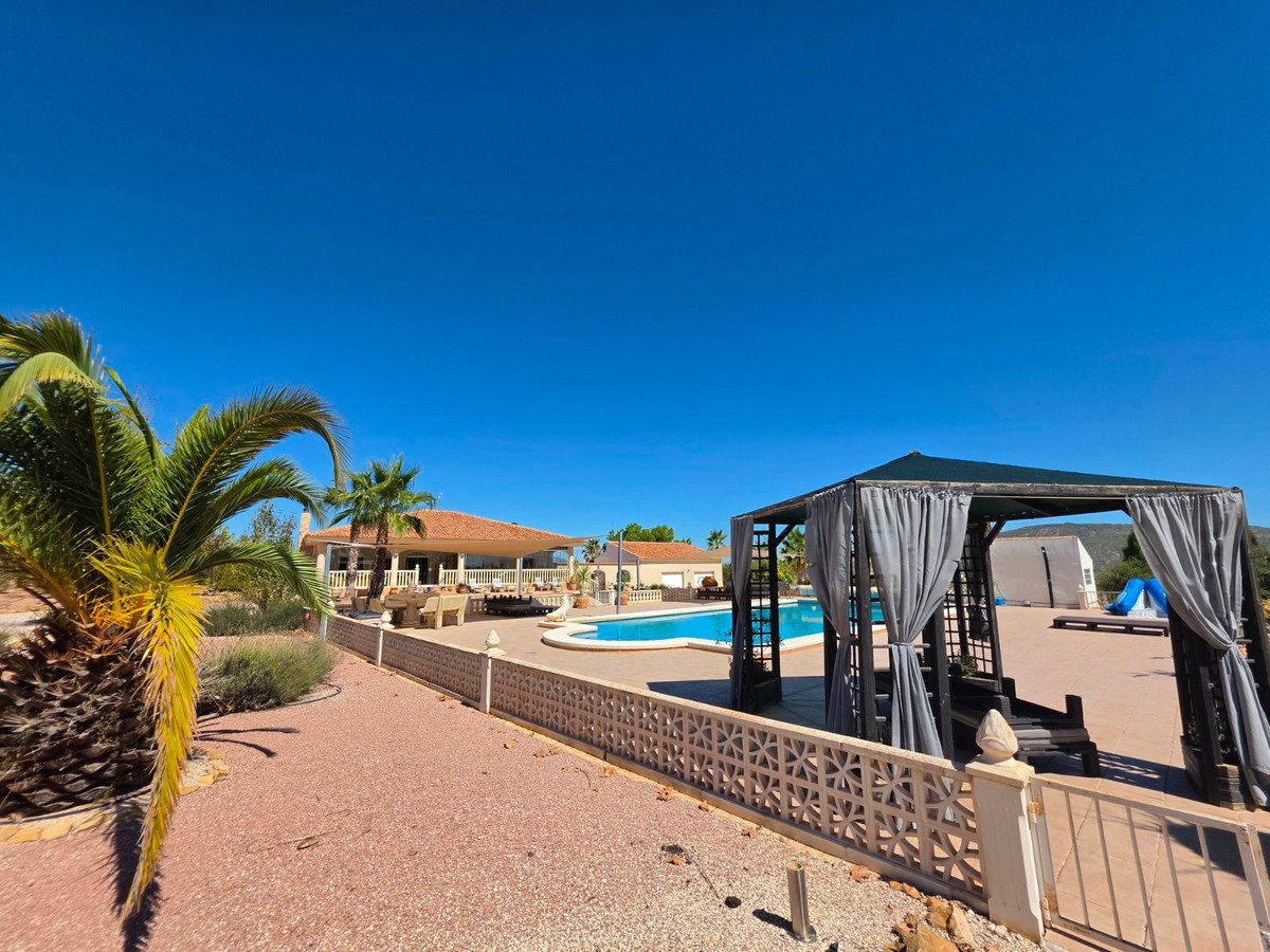 4 Bed Detached Villa in Pinoso