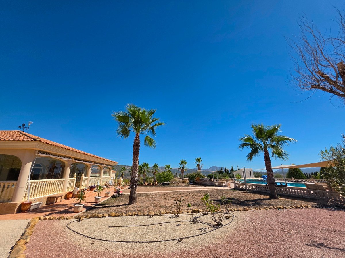 4 Bed Detached Villa in Pinoso