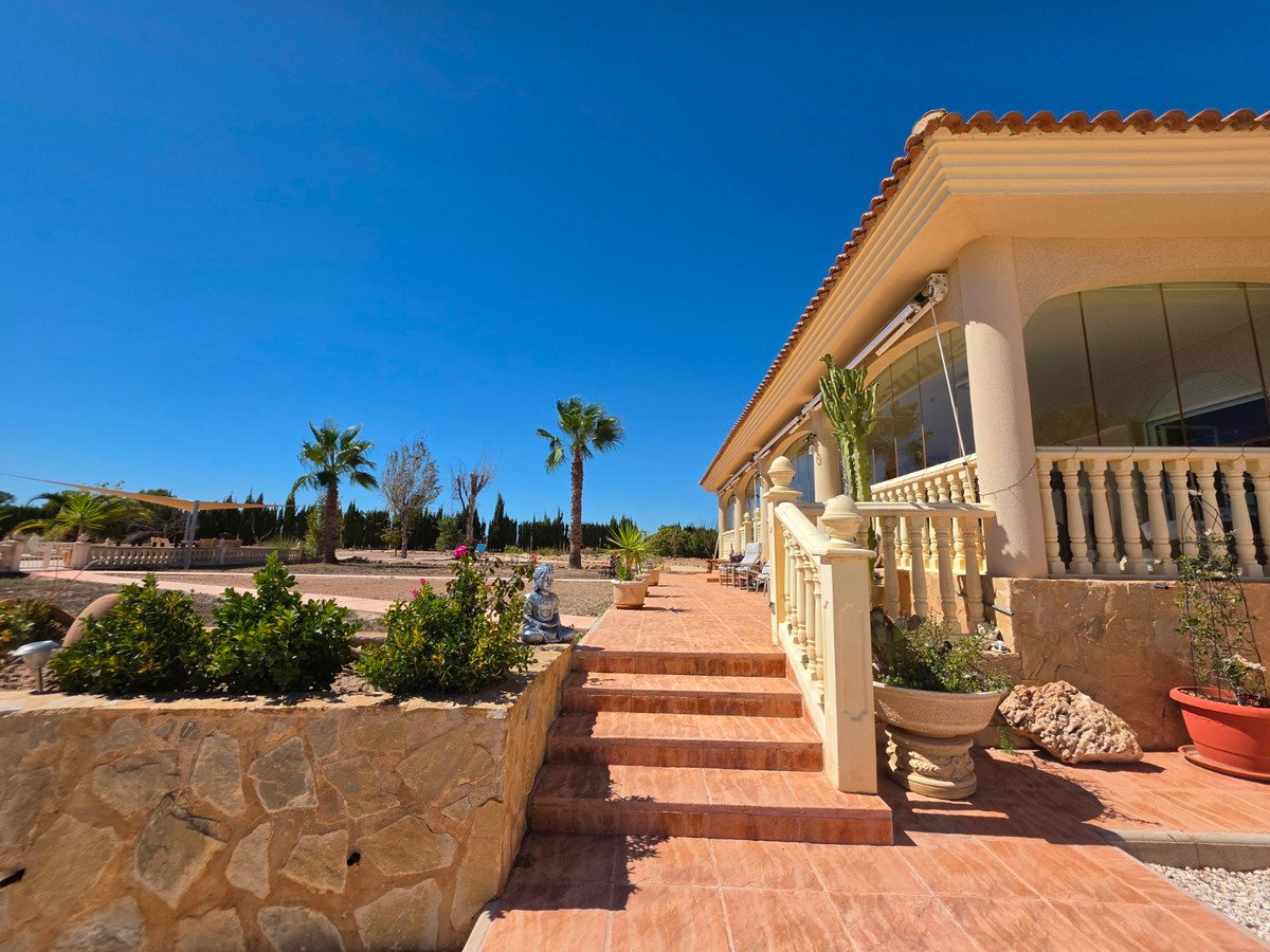 4 Bed Detached Villa in Pinoso