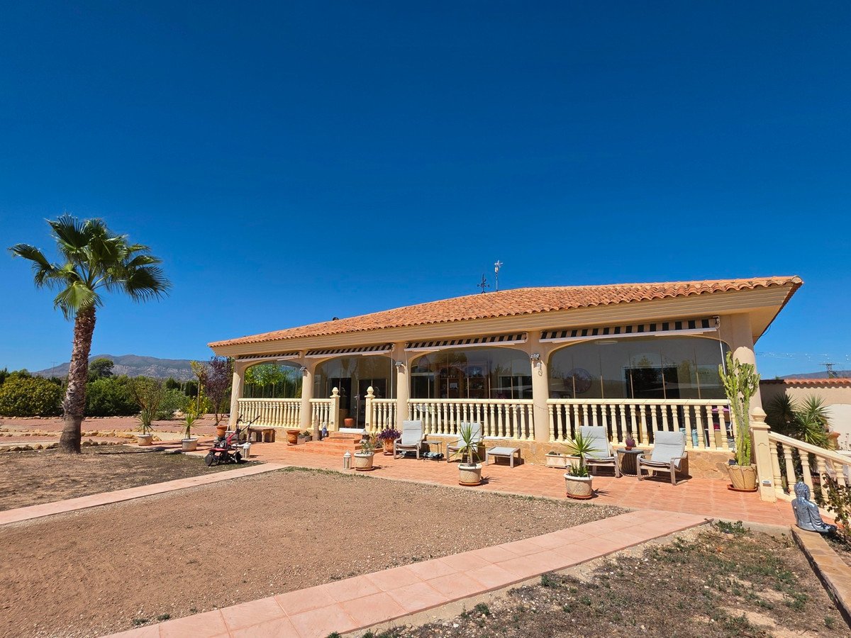 4 Bed Detached Villa in Pinoso