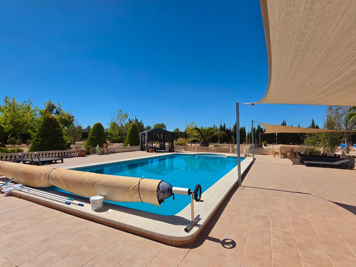 4 Bed Detached Villa in Pinoso