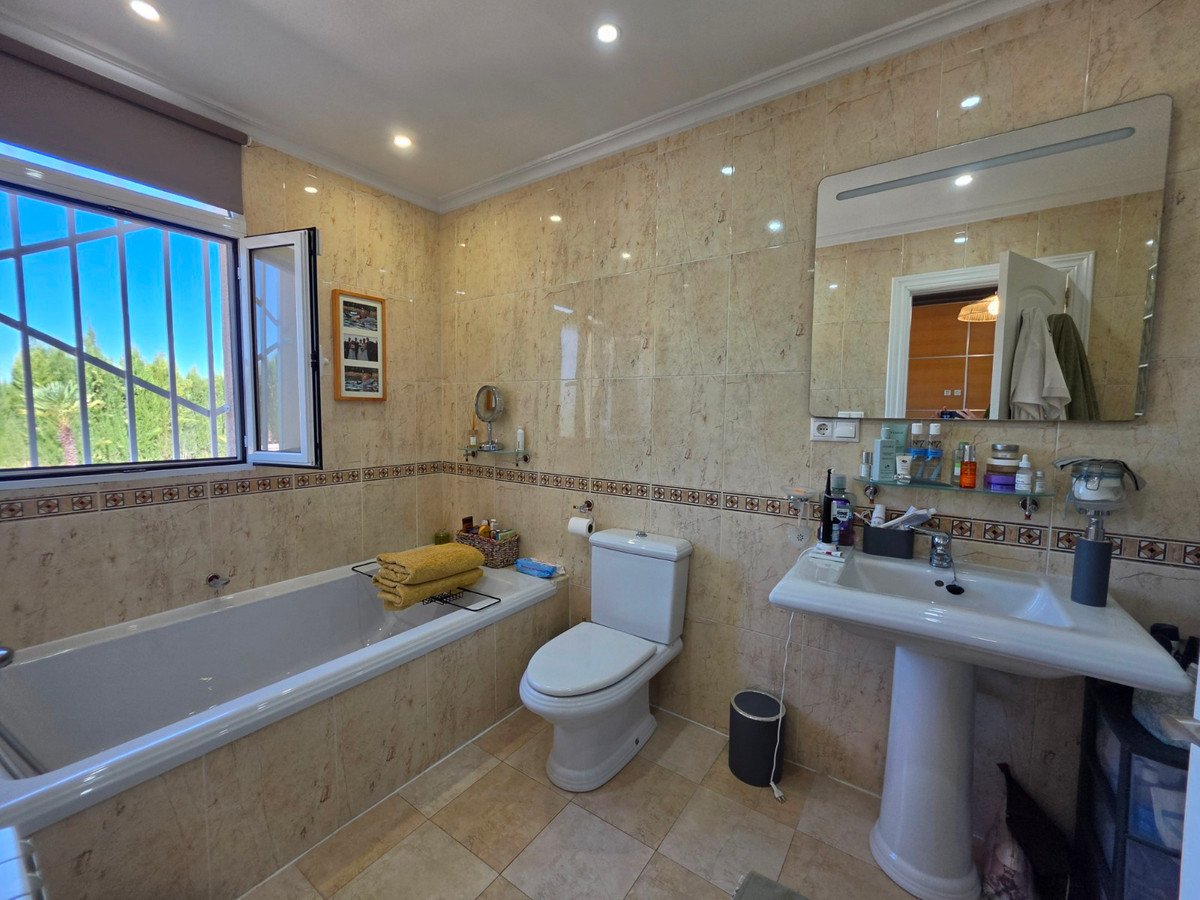4 Bed Detached Villa in Pinoso
