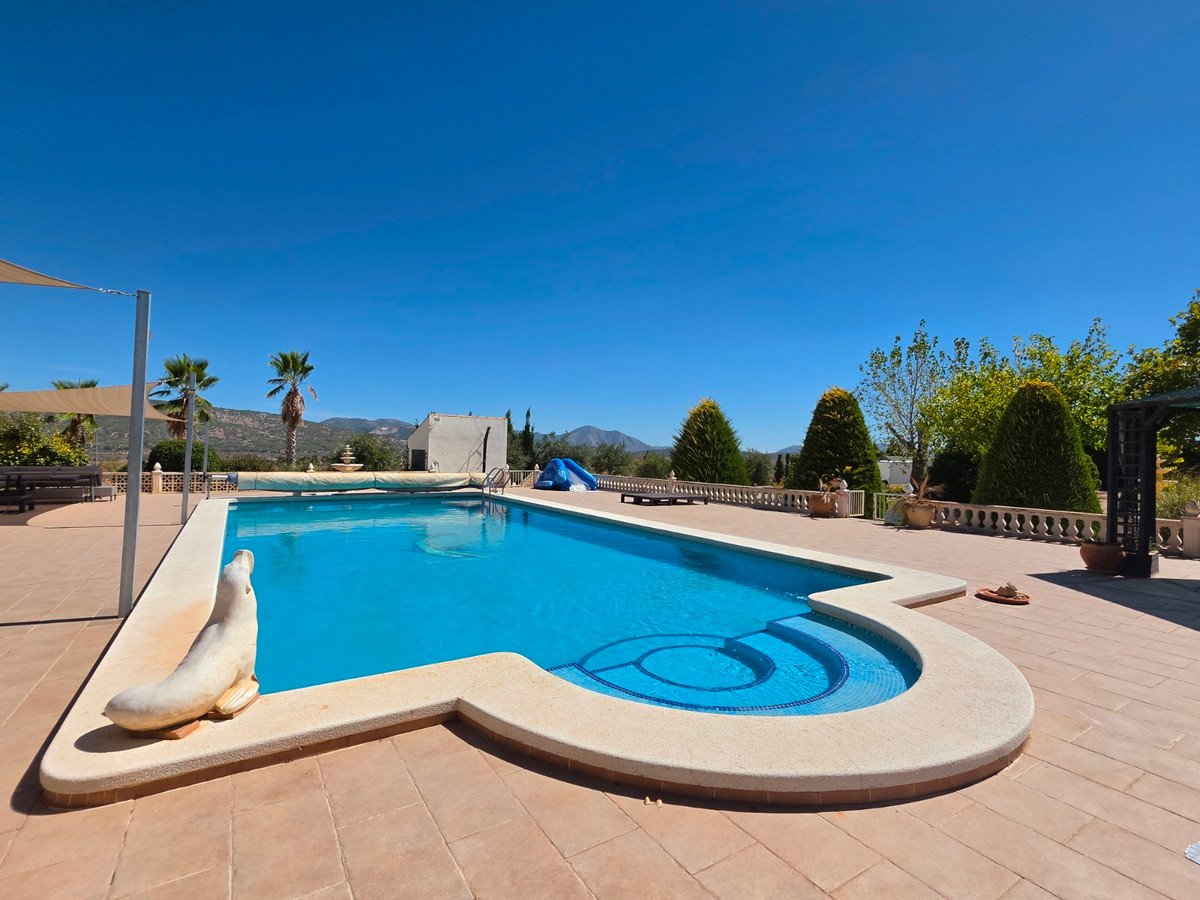 4 Bed Detached Villa in Pinoso