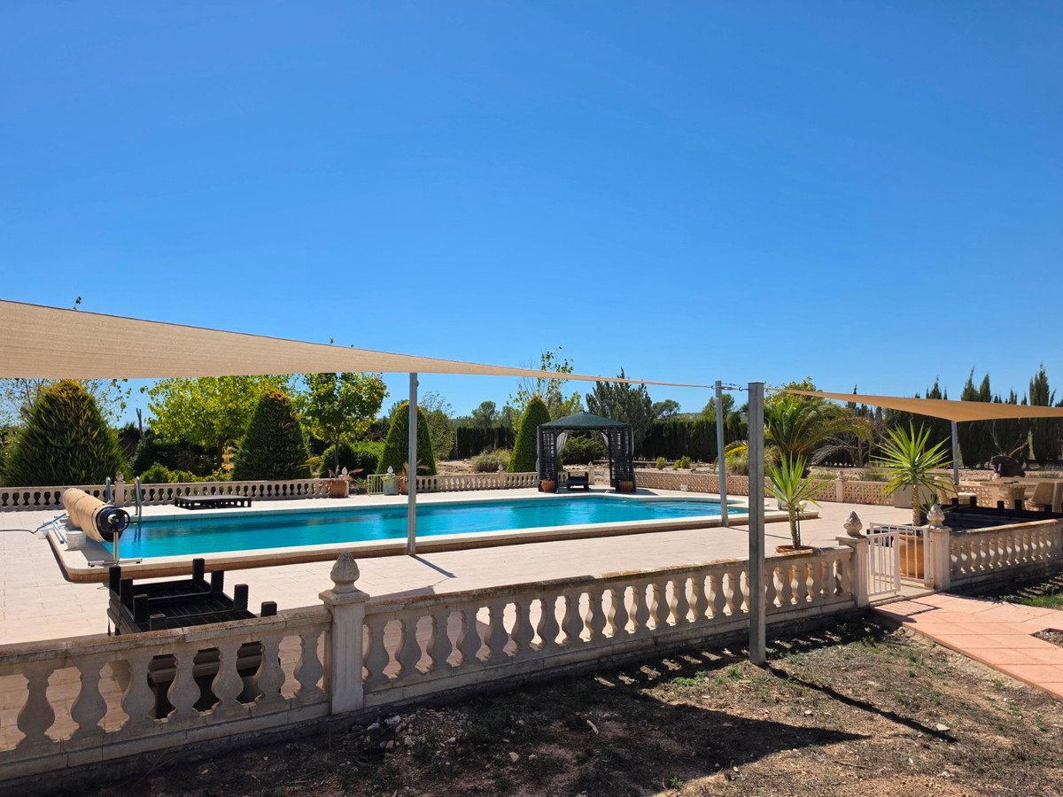 4 Bed Detached Villa in Pinoso