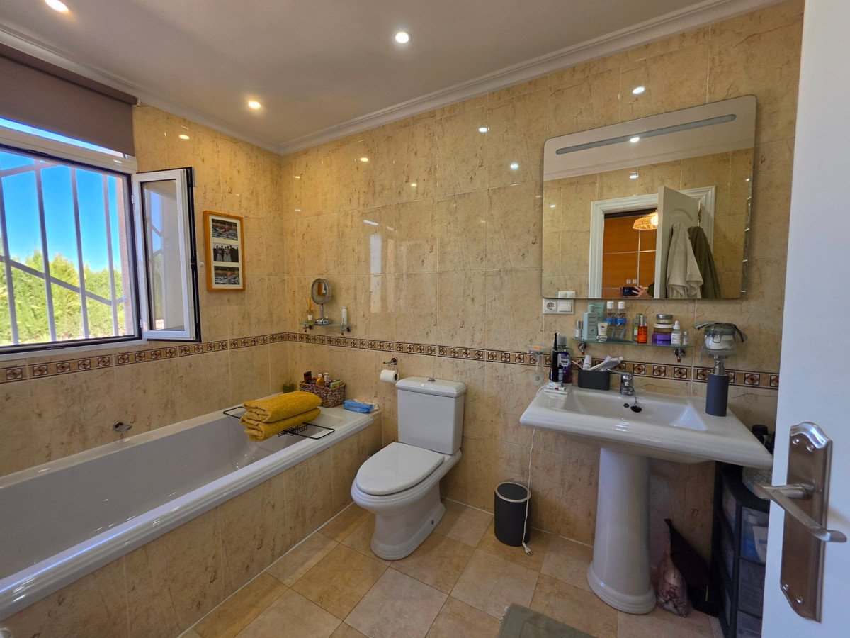 4 Bed Detached Villa in Pinoso