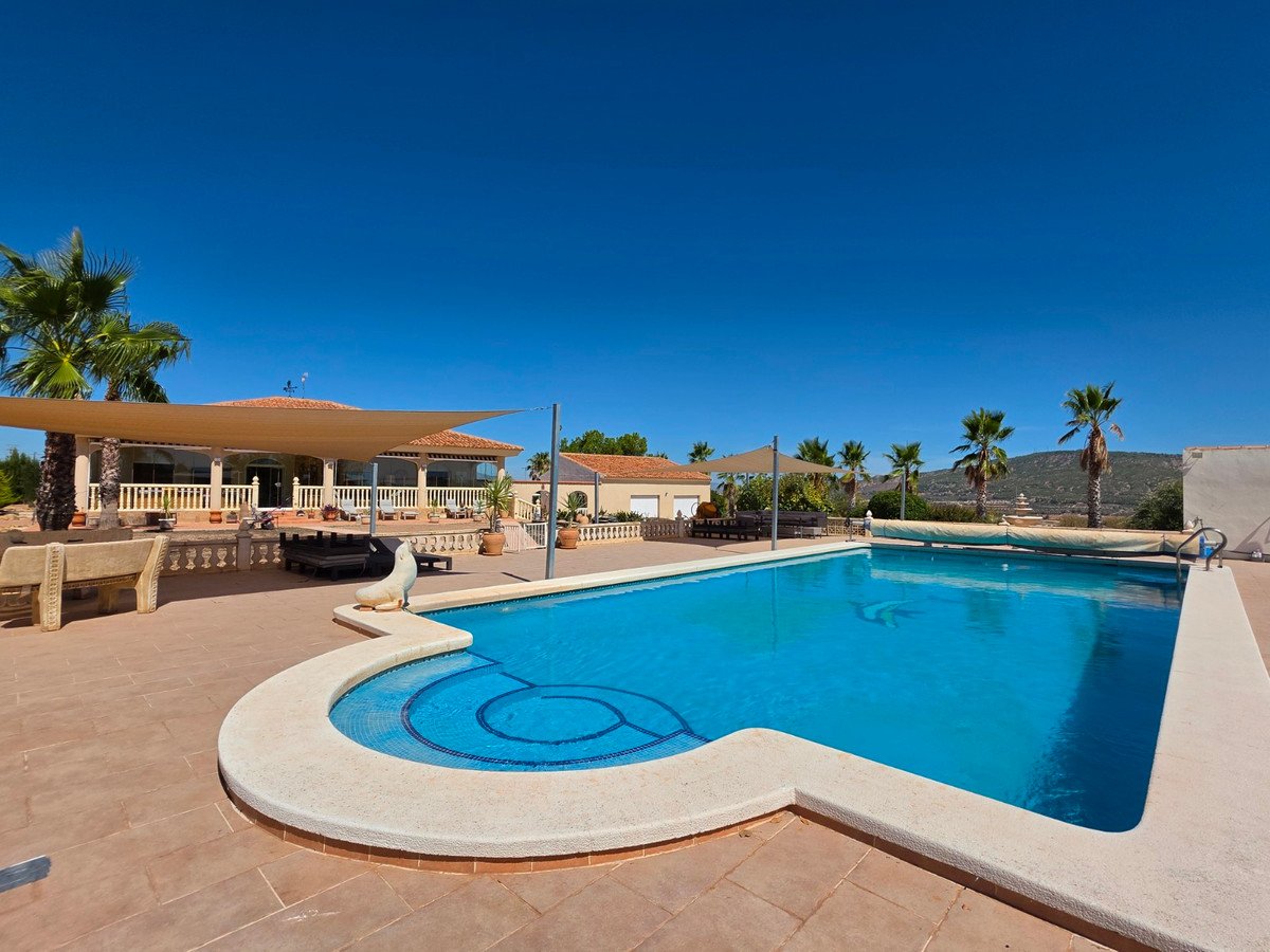 4 Bed Detached Villa in Pinoso