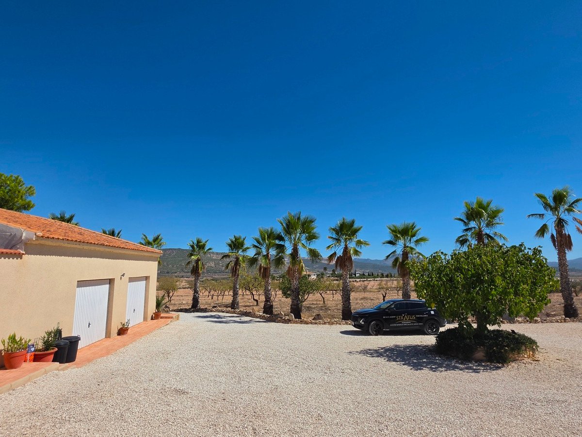 4 Bed Detached Villa in Pinoso