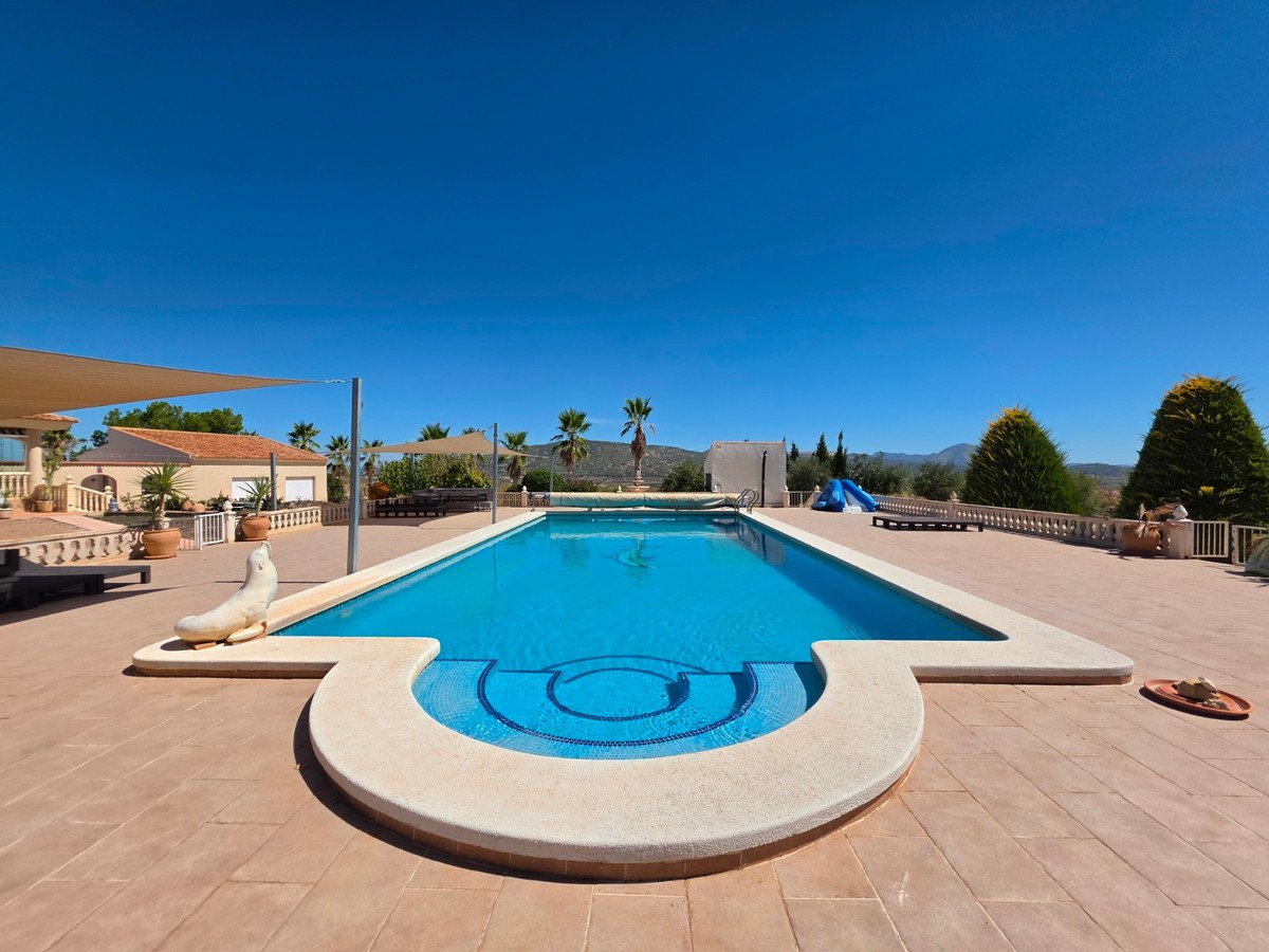 4 Bed Detached Villa in Pinoso
