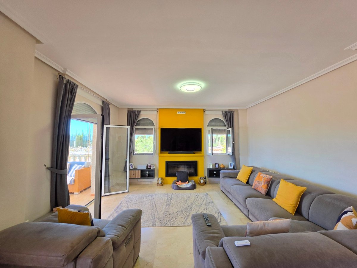 4 Bed Detached Villa in Pinoso