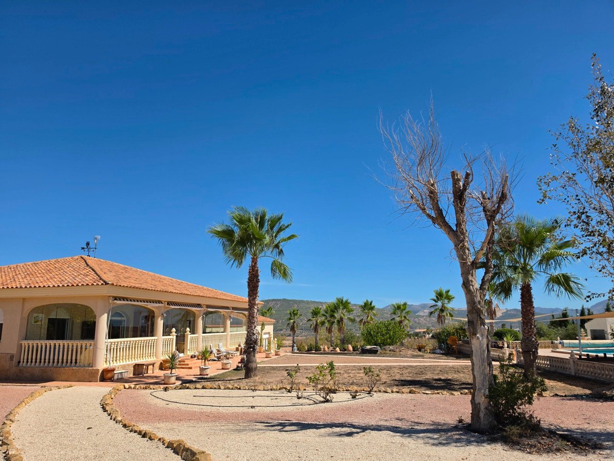 4 Bed Detached Villa in Pinoso
