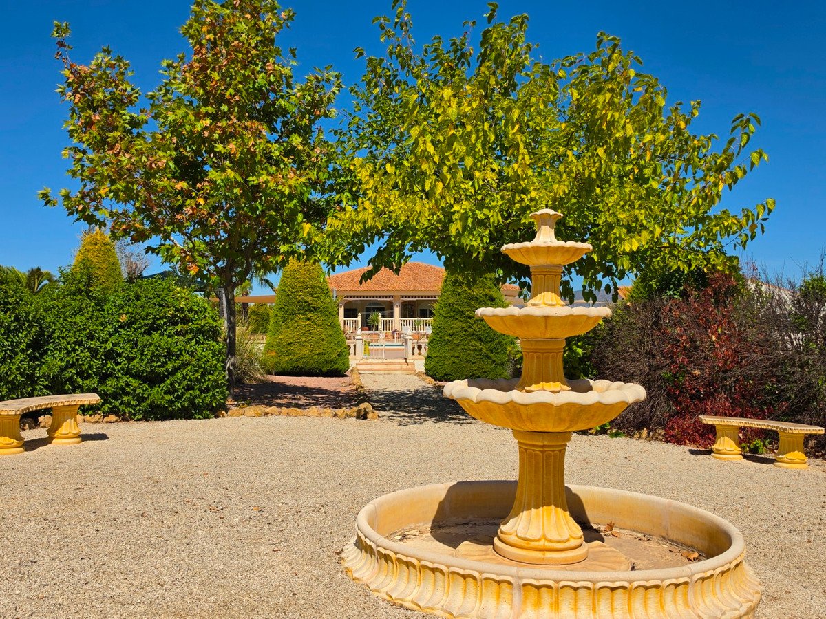 4 Bed Detached Villa in Pinoso