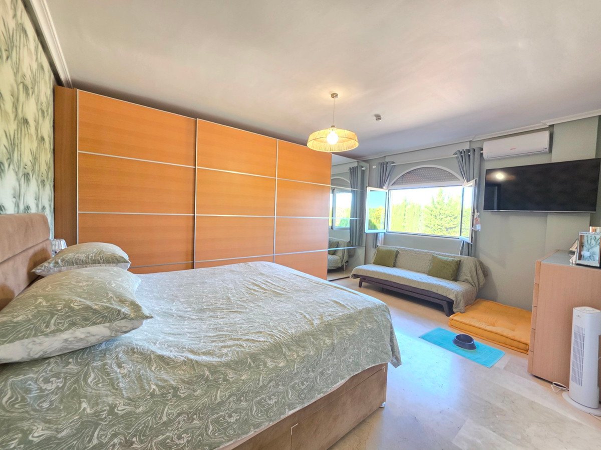 4 Bed Detached Villa in Pinoso