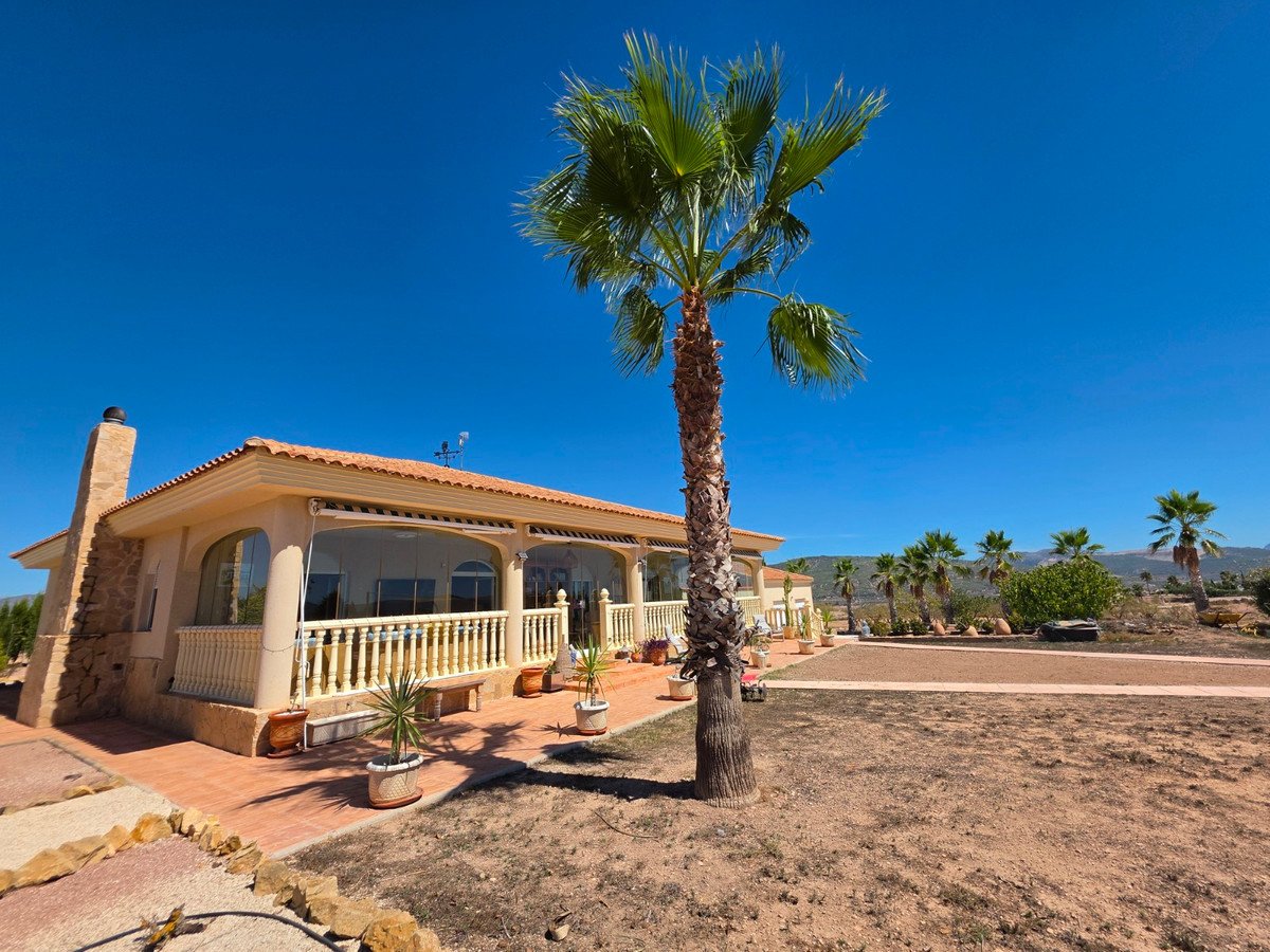 4 Bed Detached Villa in Pinoso