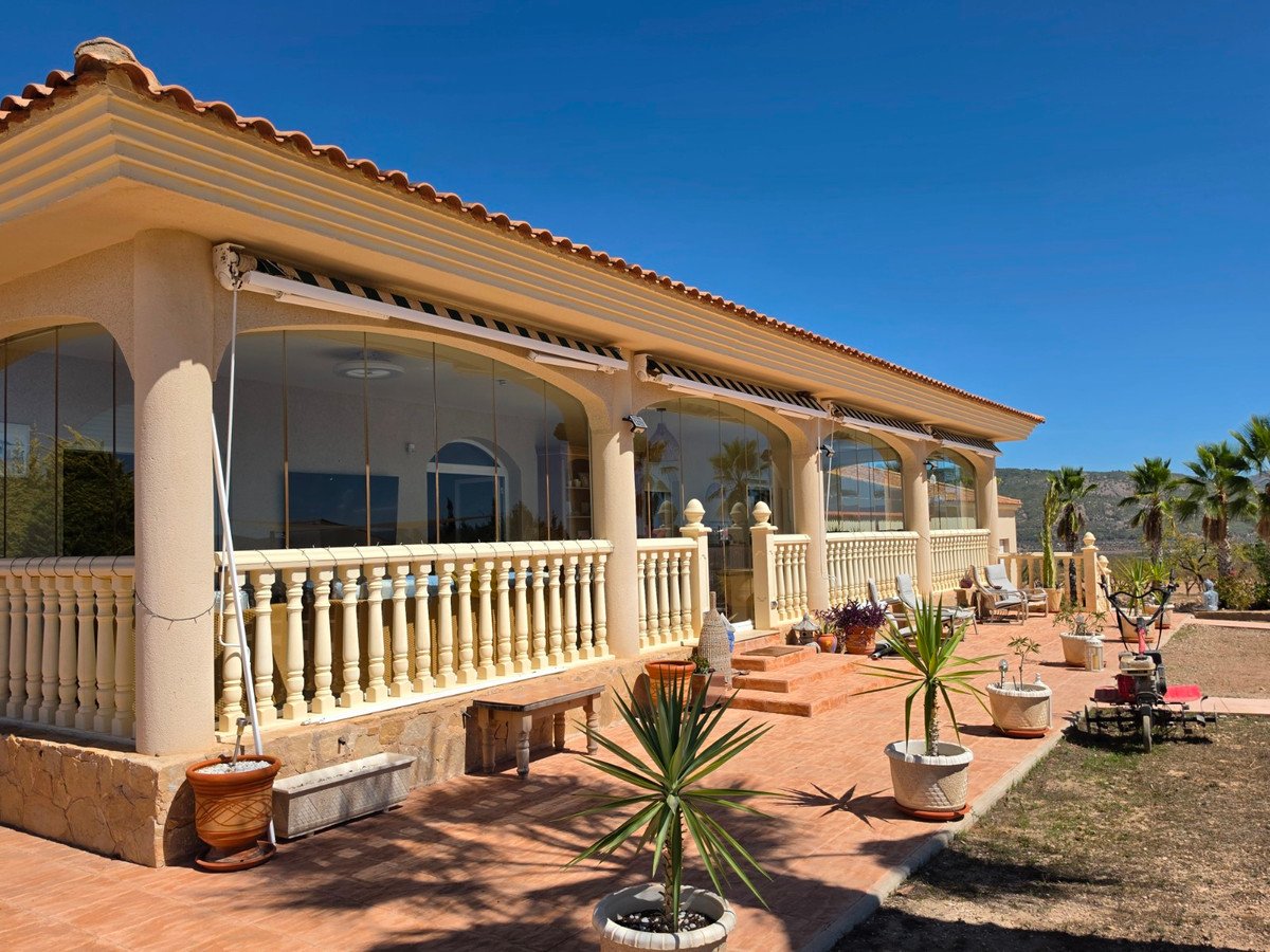 4 Bed Detached Villa in Pinoso
