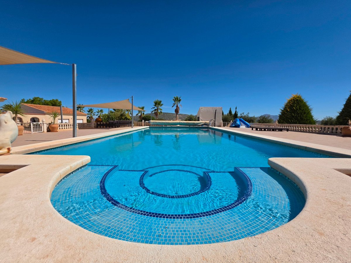 4 Bed Detached Villa in Pinoso