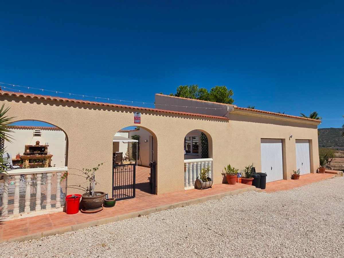 4 Bed Detached Villa in Pinoso